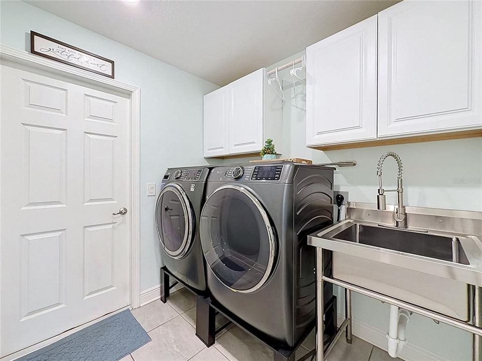 For Sale: $339,900 (3 beds, 2 baths, 1668 Square Feet)