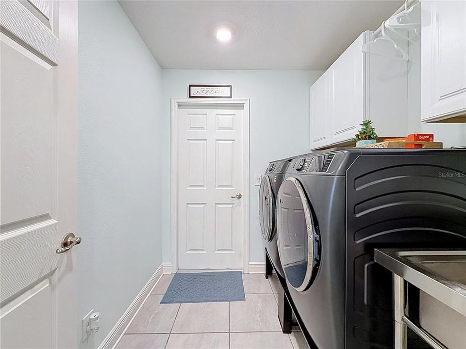 For Sale: $339,900 (3 beds, 2 baths, 1668 Square Feet)