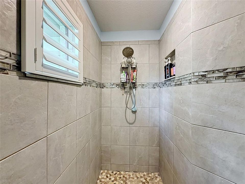 For Sale: $339,900 (3 beds, 2 baths, 1668 Square Feet)