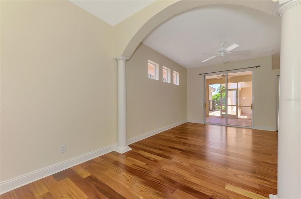 В аренду: $2,350 (2 спален, 2 ванн, 1463 Квадратных фут)