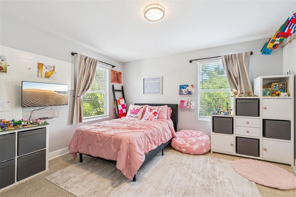 En Venta: $599,900 (4 camas, 2 baños, 2719 Pies cuadrados)