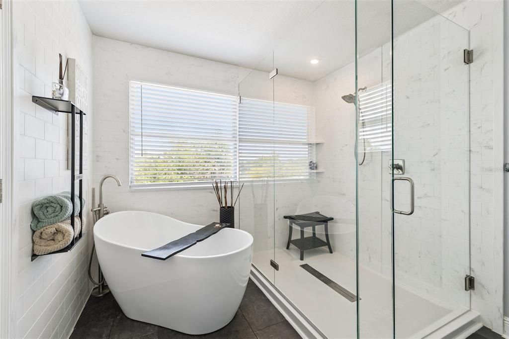 En Venta: $599,900 (4 camas, 2 baños, 2719 Pies cuadrados)