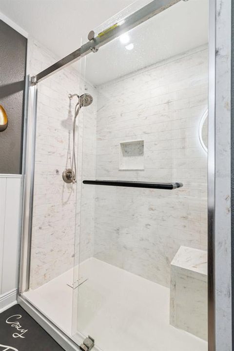En Venta: $599,900 (4 camas, 2 baños, 2719 Pies cuadrados)