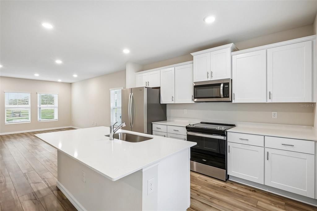 На продажу: $329,990 (3 спален, 2 ванн, 1446 Квадратных фут)