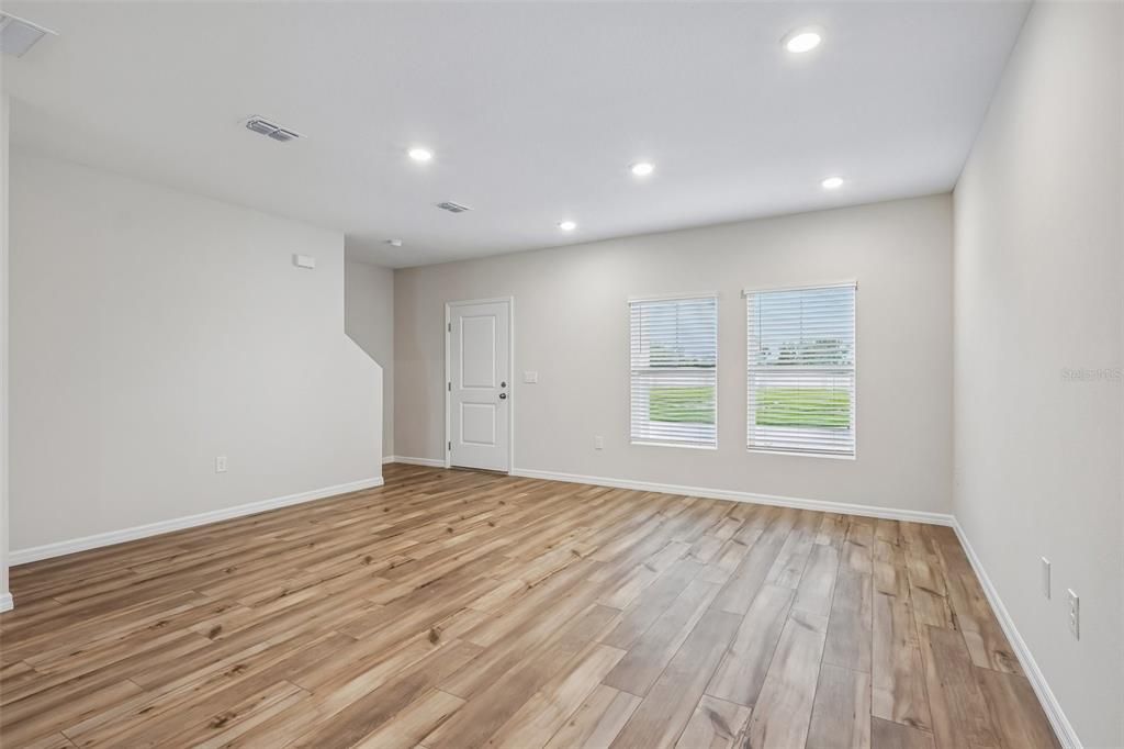 На продажу: $329,990 (3 спален, 2 ванн, 1446 Квадратных фут)