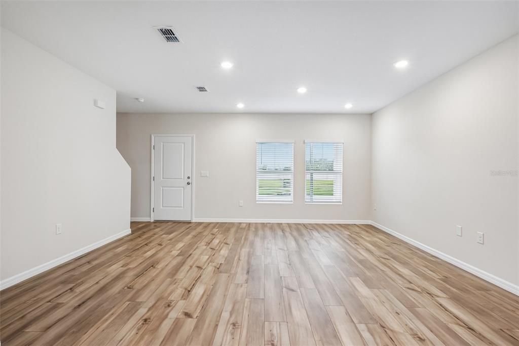 На продажу: $329,990 (3 спален, 2 ванн, 1446 Квадратных фут)