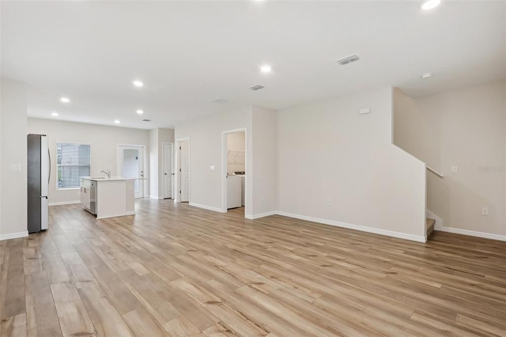 На продажу: $329,990 (3 спален, 2 ванн, 1446 Квадратных фут)