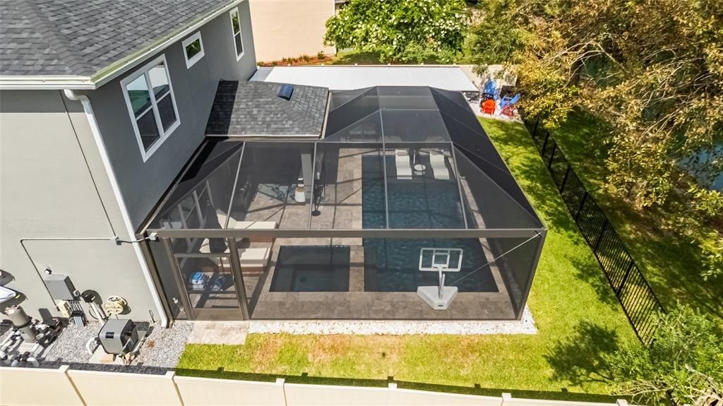 En Venta: $750,000 (4 camas, 2 baños, 2424 Pies cuadrados)