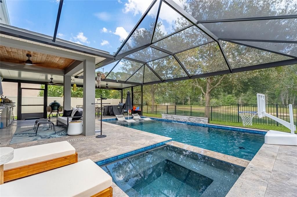 En Venta: $750,000 (4 camas, 2 baños, 2424 Pies cuadrados)