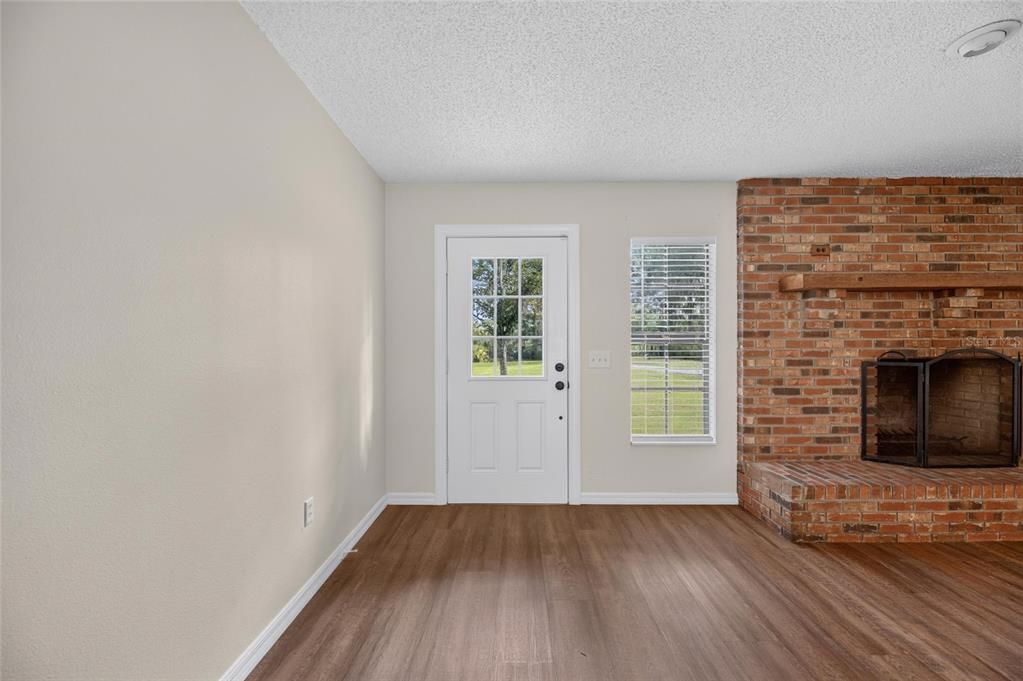 En Venta: $469,900 (3 camas, 2 baños, 1800 Pies cuadrados)