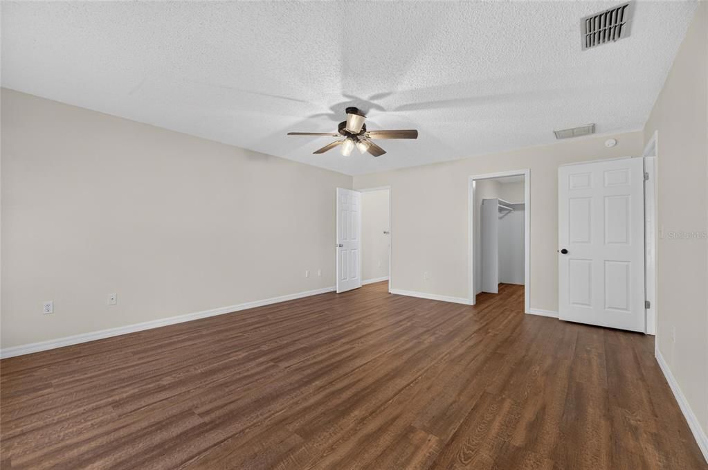 En Venta: $469,900 (3 camas, 2 baños, 1800 Pies cuadrados)