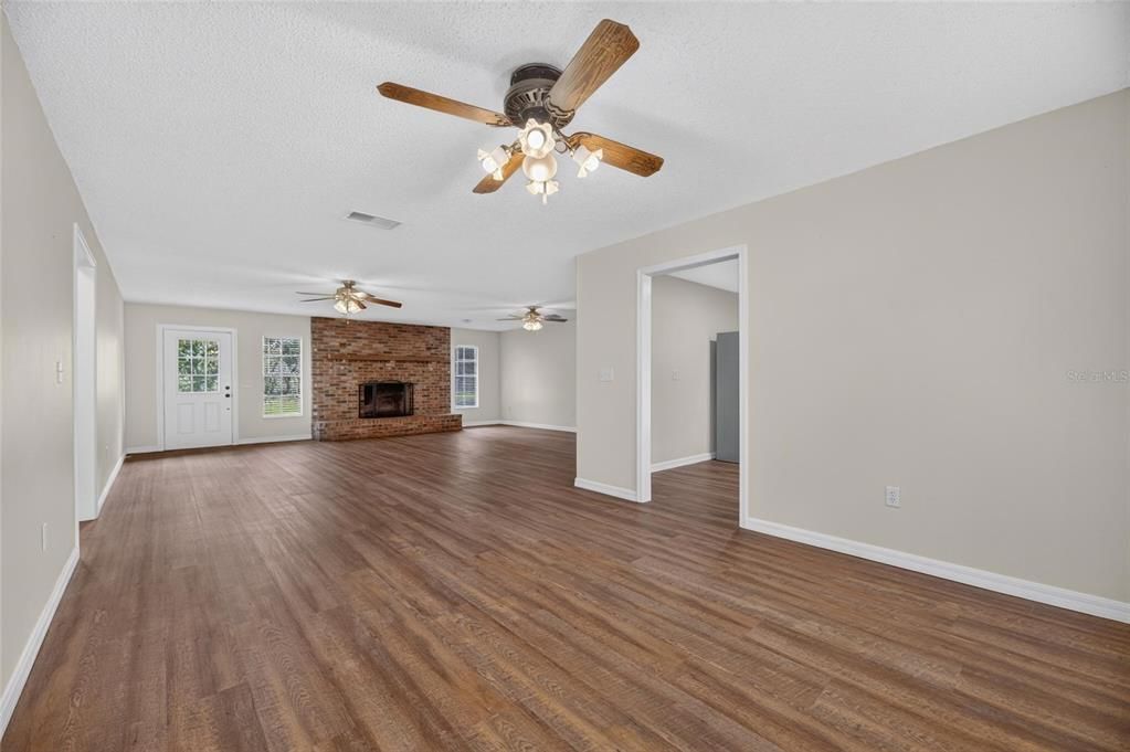 En Venta: $469,900 (3 camas, 2 baños, 1800 Pies cuadrados)