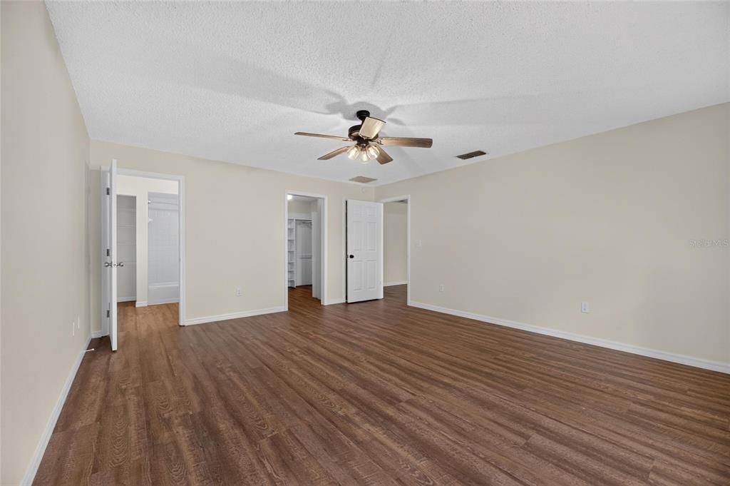 En Venta: $469,900 (3 camas, 2 baños, 1800 Pies cuadrados)