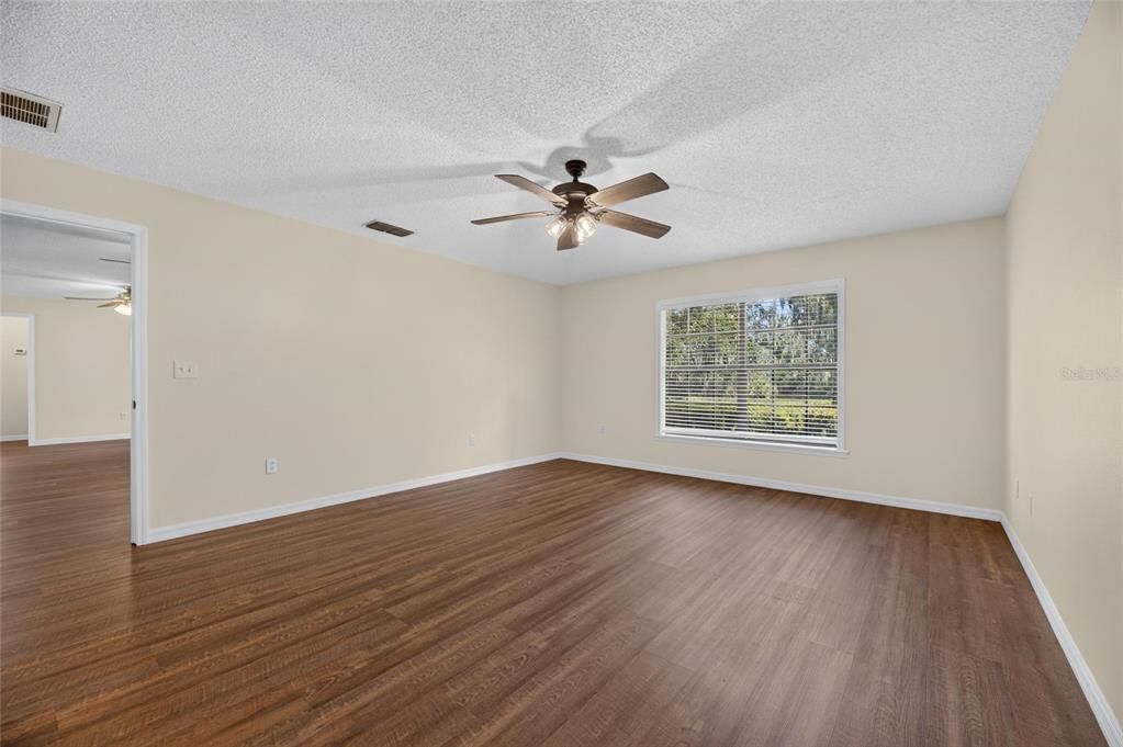 En Venta: $469,900 (3 camas, 2 baños, 1800 Pies cuadrados)