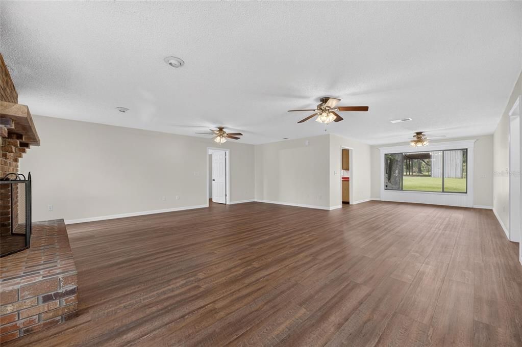 En Venta: $469,900 (3 camas, 2 baños, 1800 Pies cuadrados)