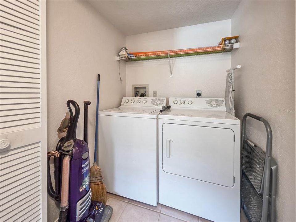На продажу: $94,900 (2 спален, 2 ванн, 1153 Квадратных фут)