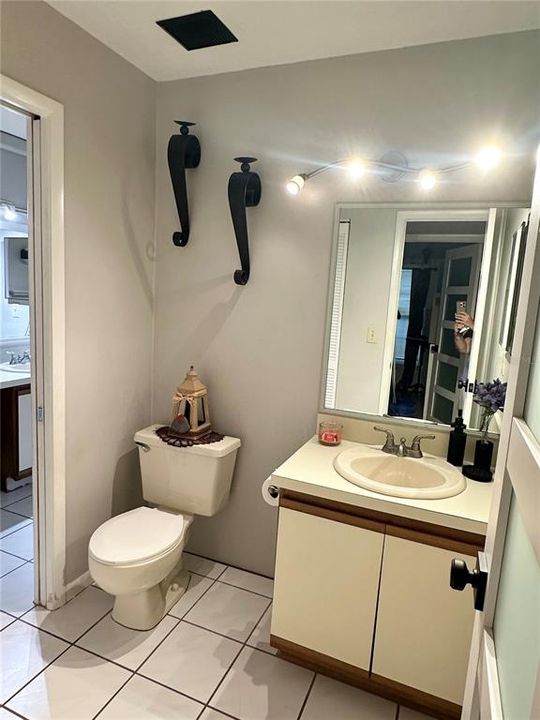 For Sale: $139,900 (2 beds, 1 baths, 835 Square Feet)