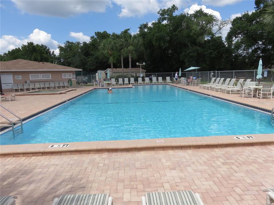 For Sale: $139,900 (2 beds, 1 baths, 835 Square Feet)