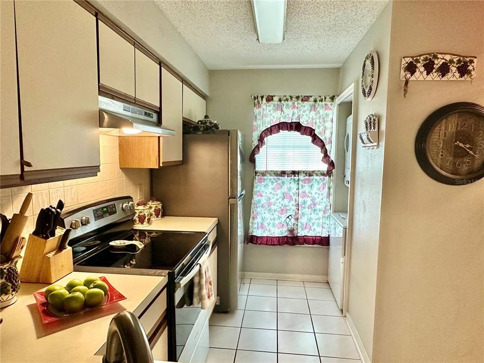 For Sale: $139,900 (2 beds, 1 baths, 835 Square Feet)