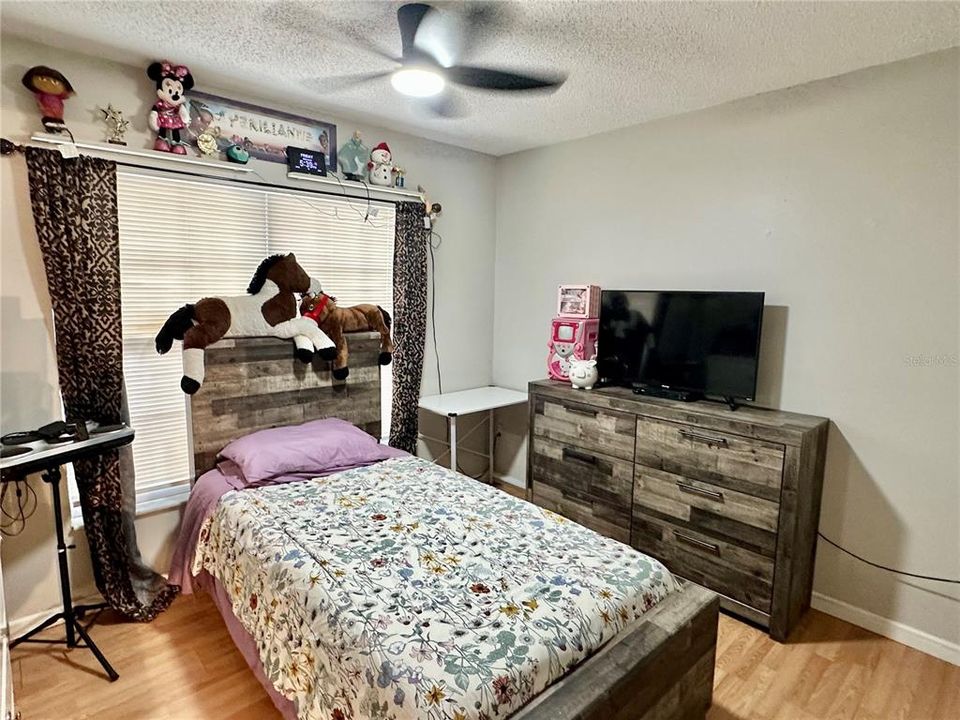 For Sale: $139,900 (2 beds, 1 baths, 835 Square Feet)