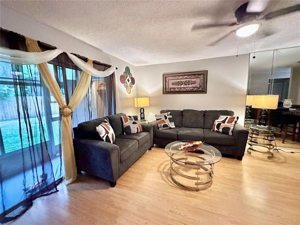 For Sale: $139,900 (2 beds, 1 baths, 835 Square Feet)