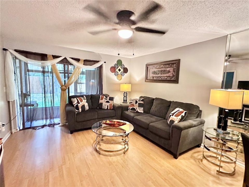 For Sale: $139,900 (2 beds, 1 baths, 835 Square Feet)