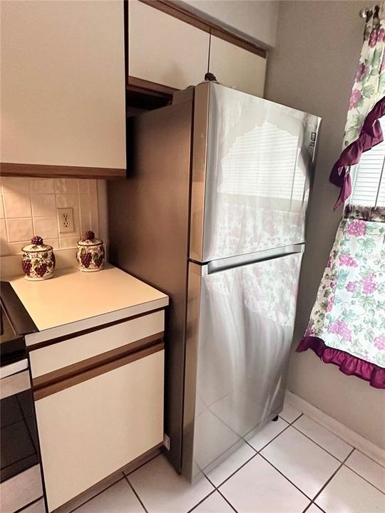 For Sale: $139,900 (2 beds, 1 baths, 835 Square Feet)