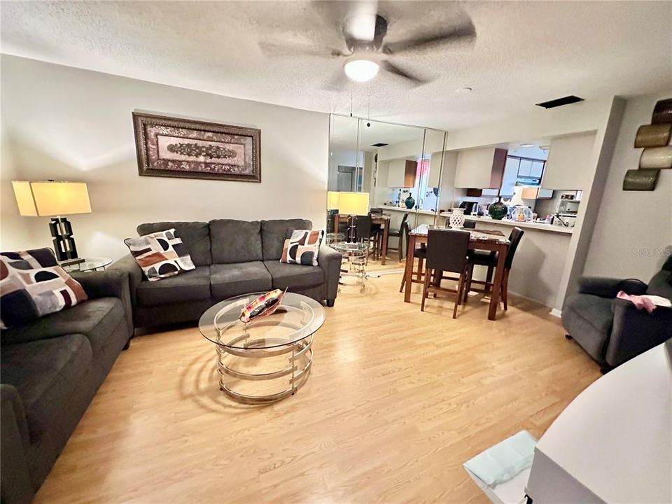For Sale: $139,900 (2 beds, 1 baths, 835 Square Feet)