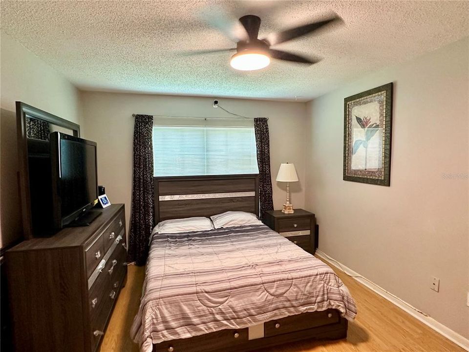 For Sale: $139,900 (2 beds, 1 baths, 835 Square Feet)