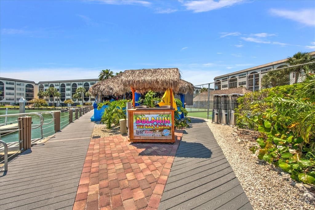 For Sale: $375,000 (1 beds, 1 baths, 717 Square Feet)