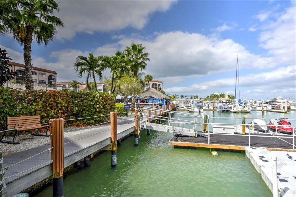 For Sale: $375,000 (1 beds, 1 baths, 717 Square Feet)
