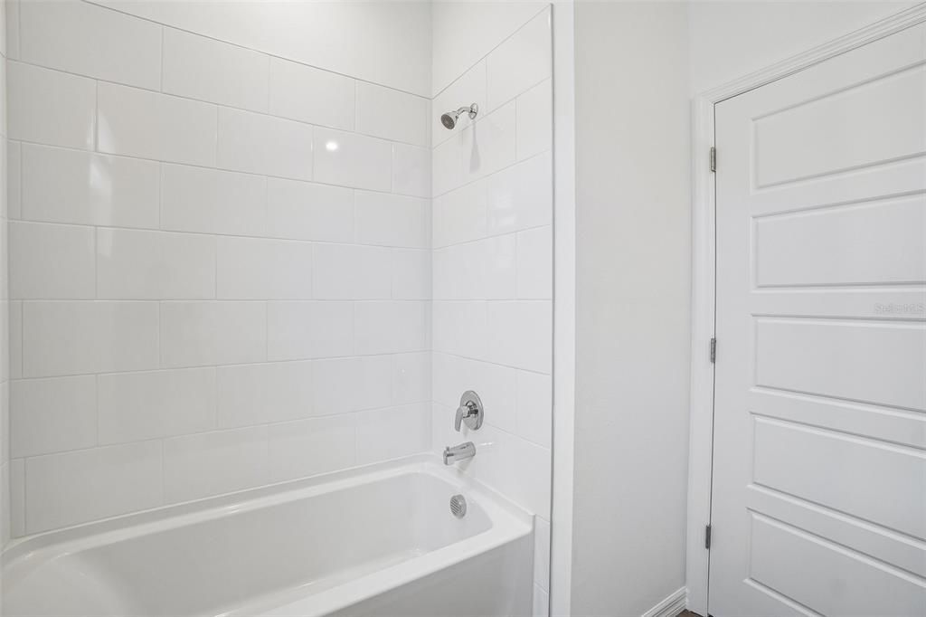 En Venta: $454,900 (4 camas, 3 baños, 2336 Pies cuadrados)