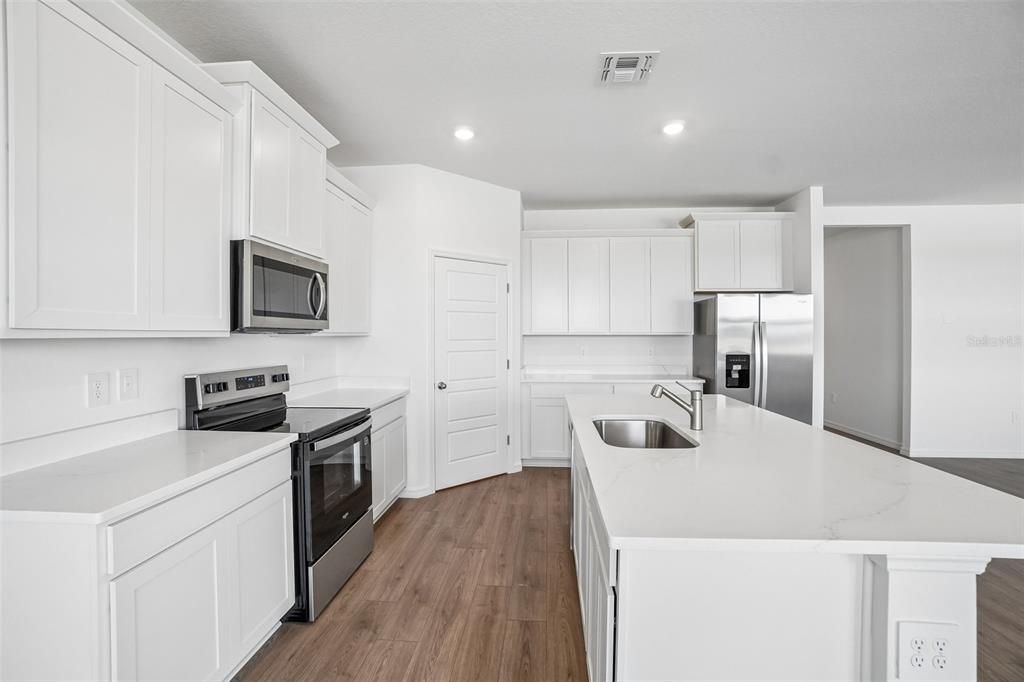 En Venta: $454,900 (4 camas, 3 baños, 2336 Pies cuadrados)