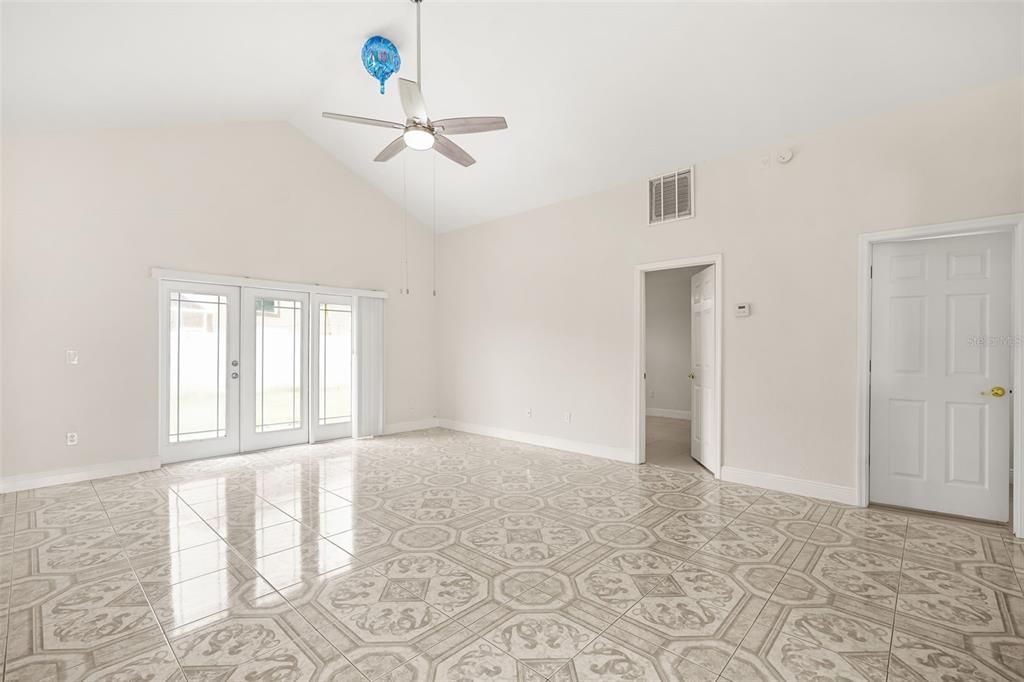 For Rent: $2,300 (3 beds, 2 baths, 1199 Square Feet)
