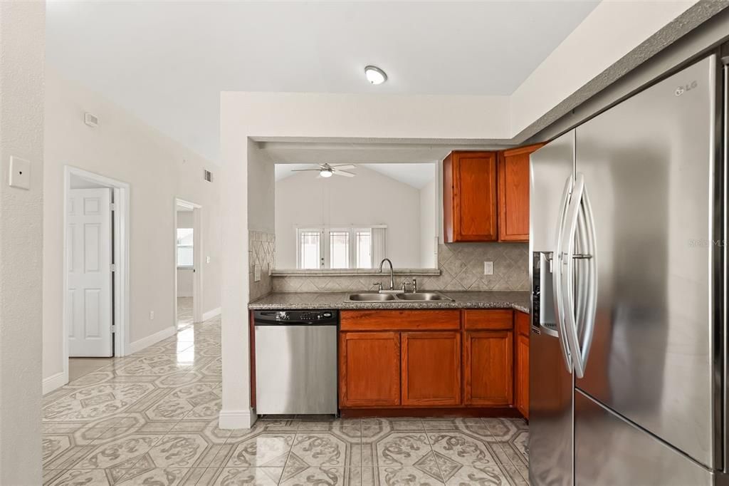 For Rent: $2,300 (3 beds, 2 baths, 1199 Square Feet)