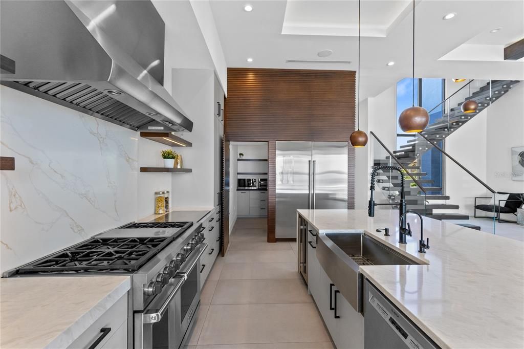 На продажу: $6,995,000 (6 спален, 5 ванн, 7058 Квадратных фут)