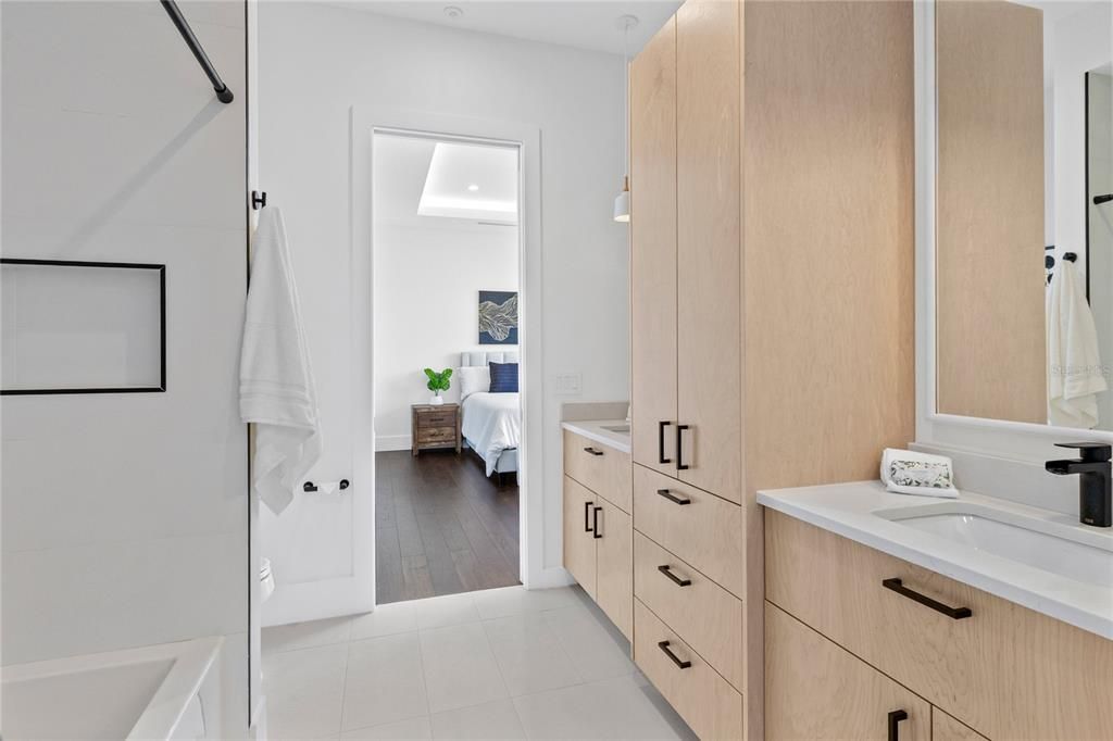 На продажу: $6,995,000 (6 спален, 5 ванн, 7058 Квадратных фут)