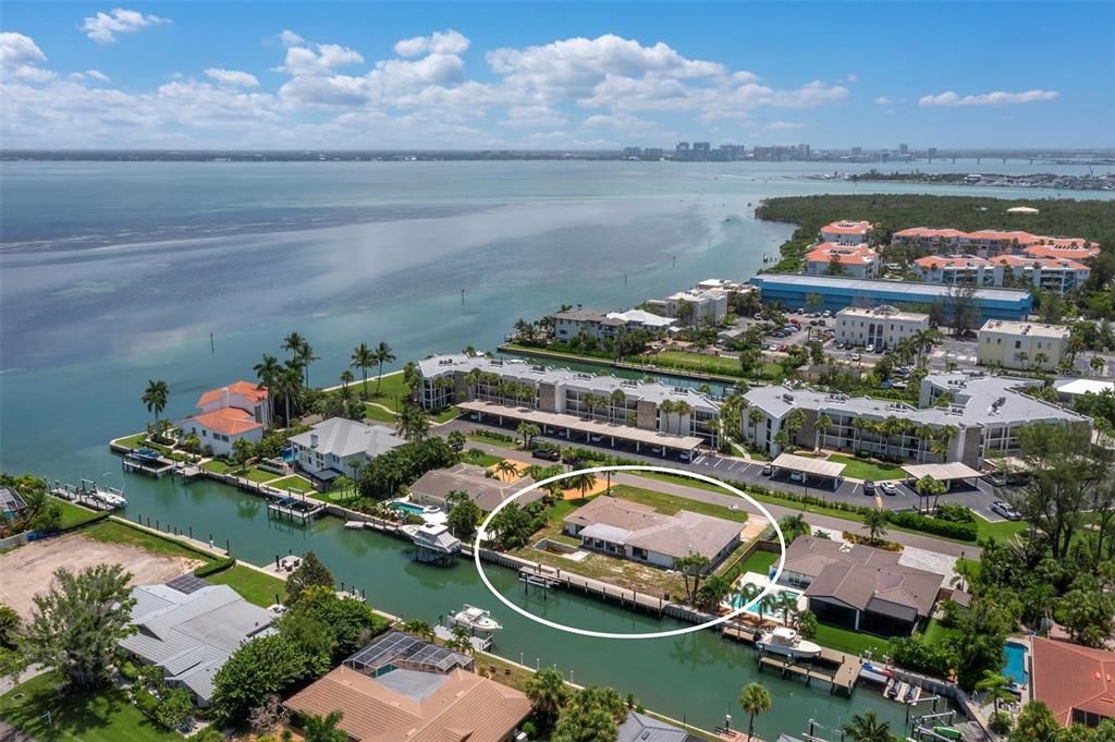 For Sale: $1,999,000 (3 beds, 2 baths, 2934 Square Feet)