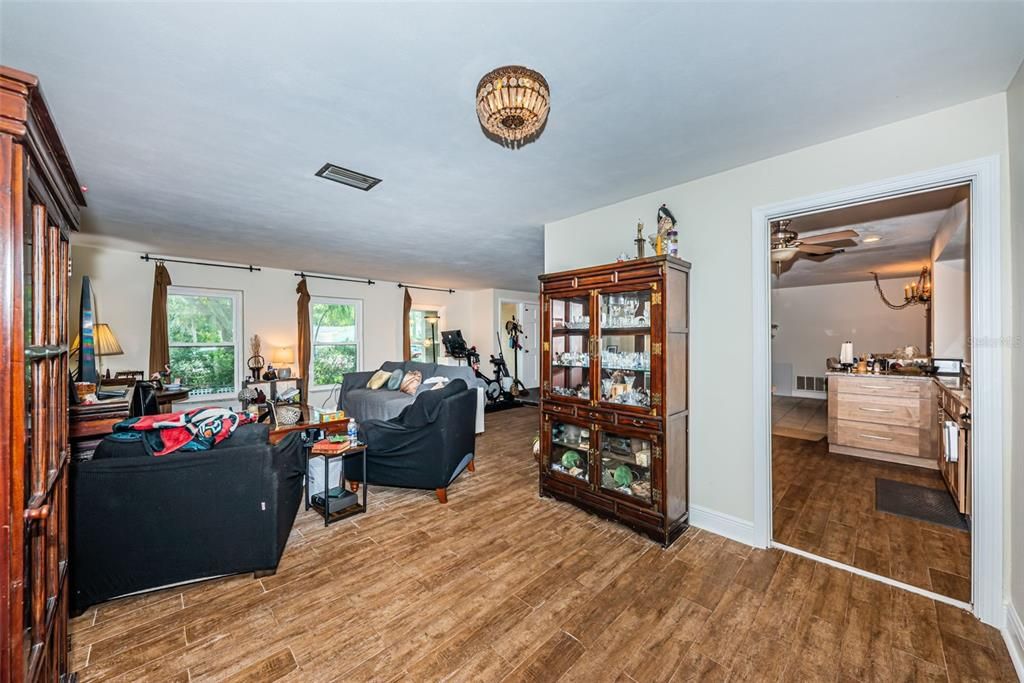 For Sale: $490,000 (4 beds, 3 baths, 1820 Square Feet)