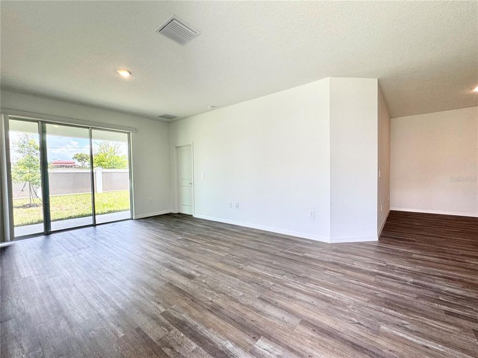 В аренду: $2,295 (3 спален, 2 ванн, 1564 Квадратных фут)
