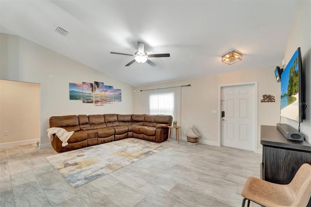For Sale: $359,000 (3 beds, 2 baths, 1631 Square Feet)