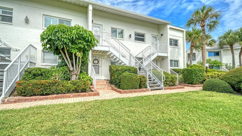 For Sale: $885,000 (2 beds, 2 baths, 1170 Square Feet)