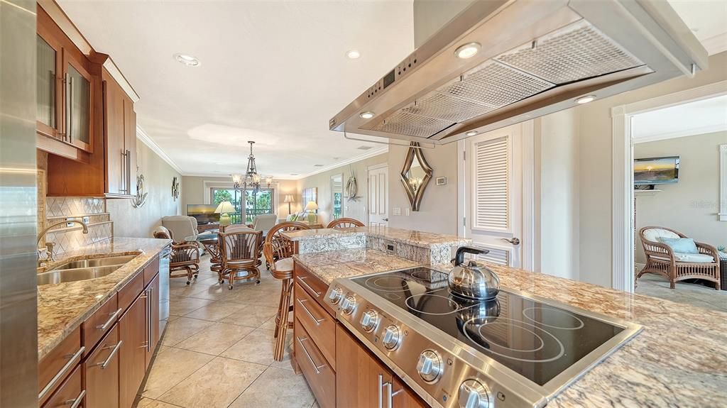 For Sale: $885,000 (2 beds, 2 baths, 1170 Square Feet)