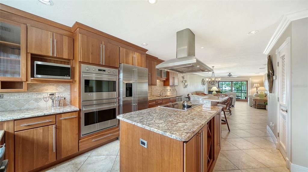 For Sale: $885,000 (2 beds, 2 baths, 1170 Square Feet)