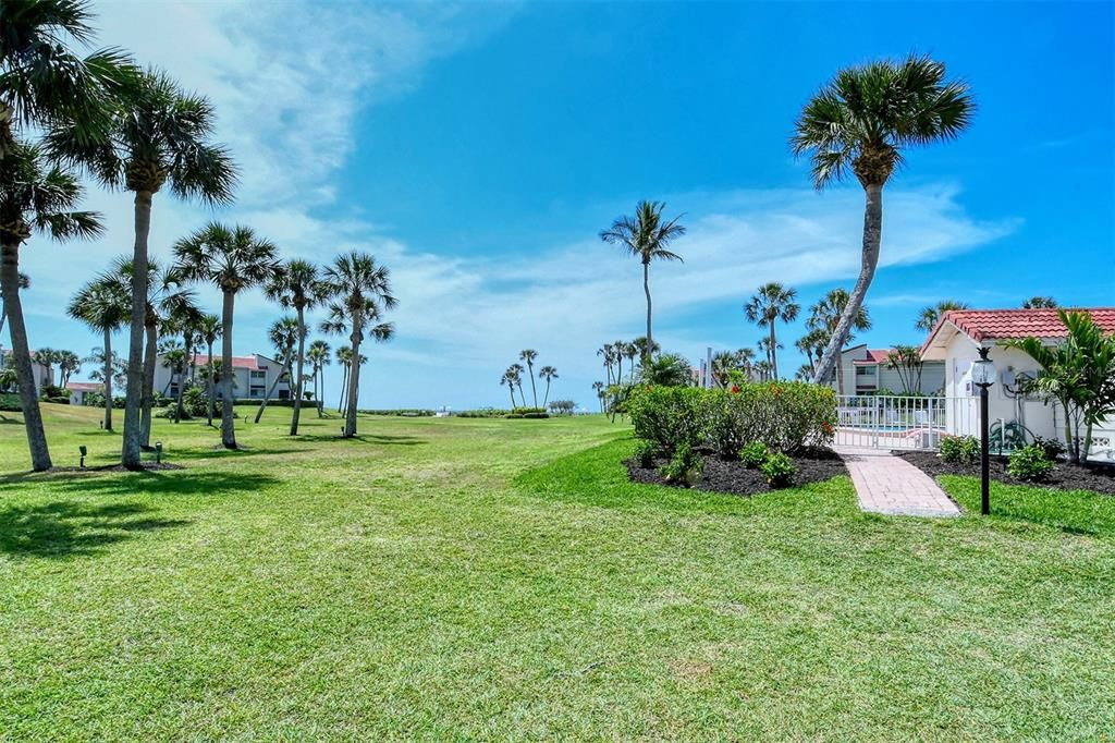 For Sale: $885,000 (2 beds, 2 baths, 1170 Square Feet)