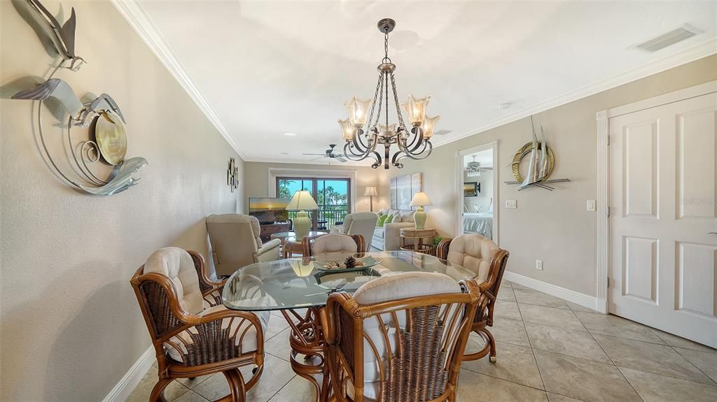 For Sale: $885,000 (2 beds, 2 baths, 1170 Square Feet)