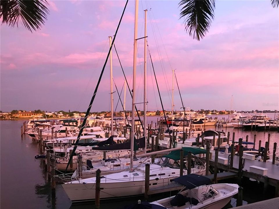 For Sale: $885,000 (2 beds, 2 baths, 1170 Square Feet)