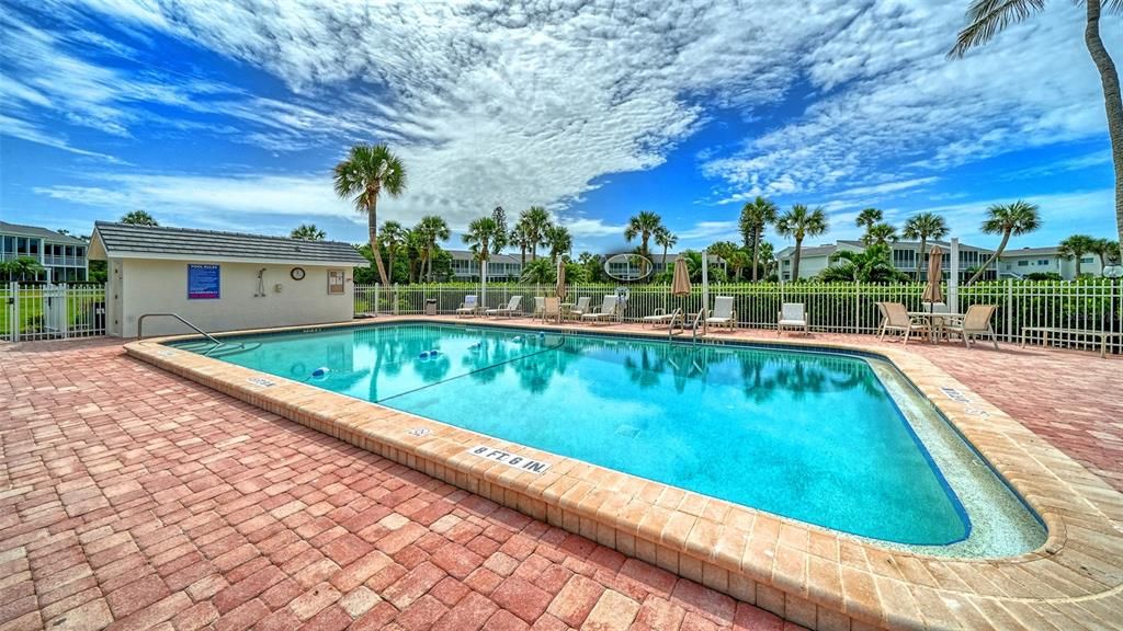 For Sale: $885,000 (2 beds, 2 baths, 1170 Square Feet)