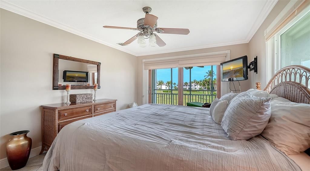 For Sale: $885,000 (2 beds, 2 baths, 1170 Square Feet)
