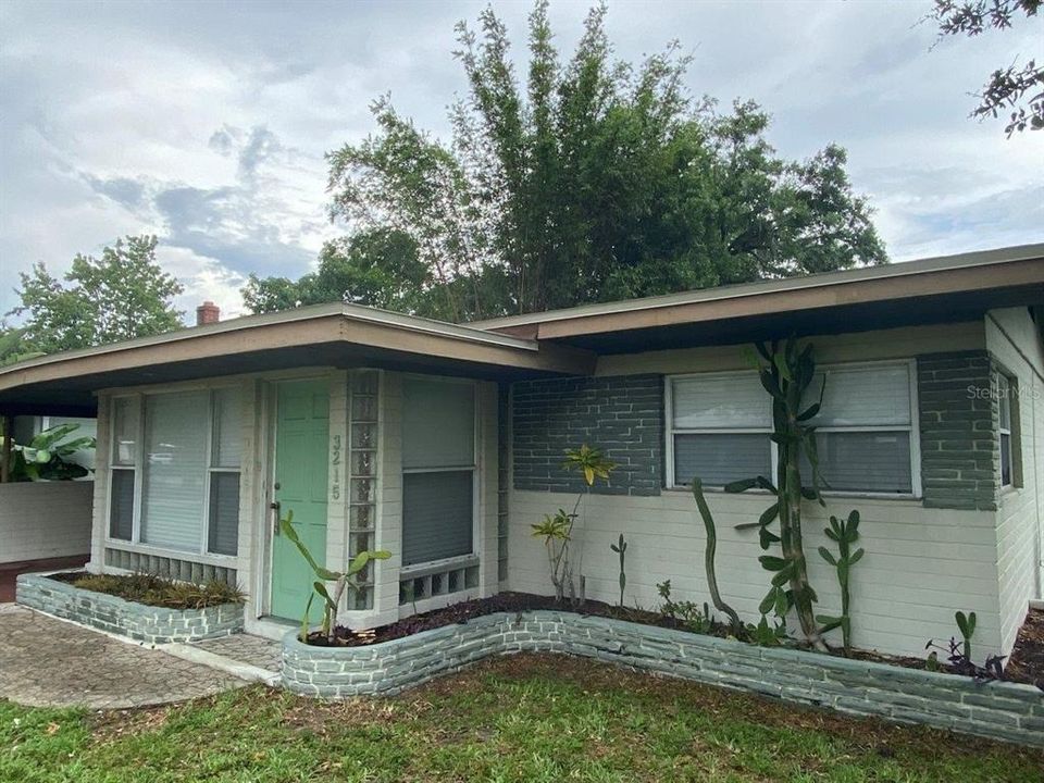 For Rent: $1,795 (2 beds, 1 baths, 972 Square Feet)